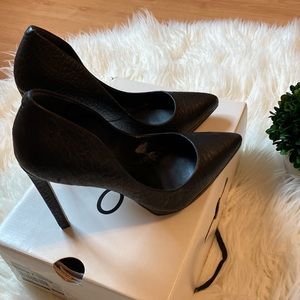 Aldo black leather pumps